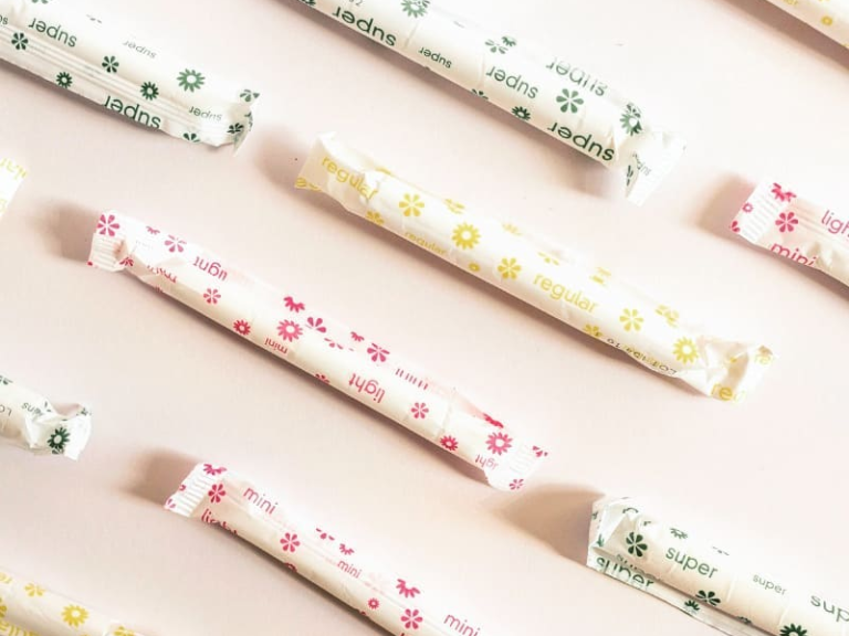 Nocna przygoda z menstruacją – Dlaczego warto postawić na naturalne rozwiązania od Masmi?